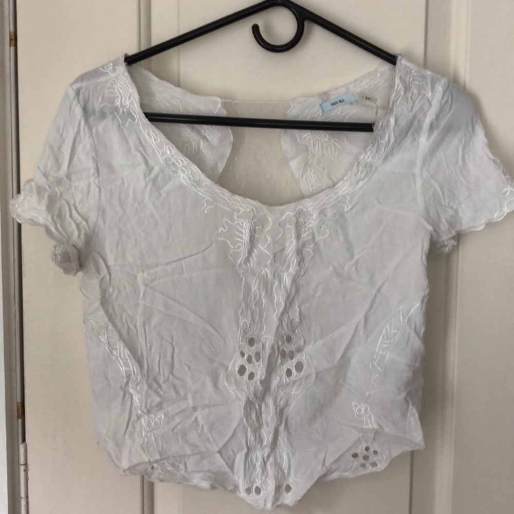 White Embroidered Scoop Neck Women's crop top